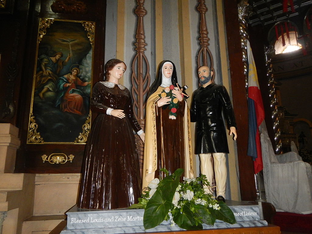 Statues of Saint Thérèse de Lisieux and Blessed Louis and Zélie Martin