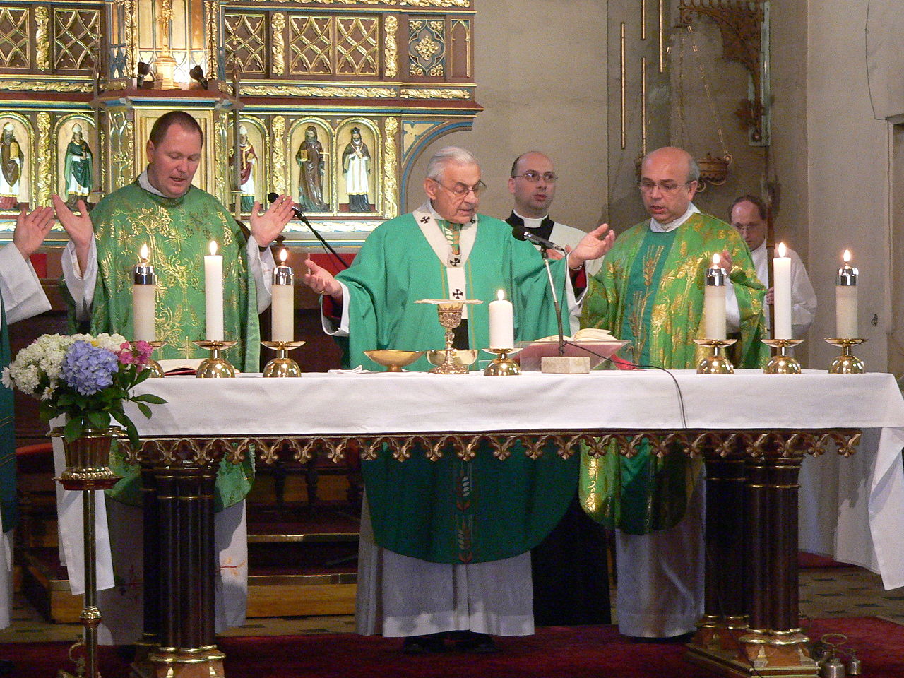 Holy Mass celebrated by Cardinal Miloslav Vlk during the International Youth Congress of Esperanto in the St. Anthony the Great Church