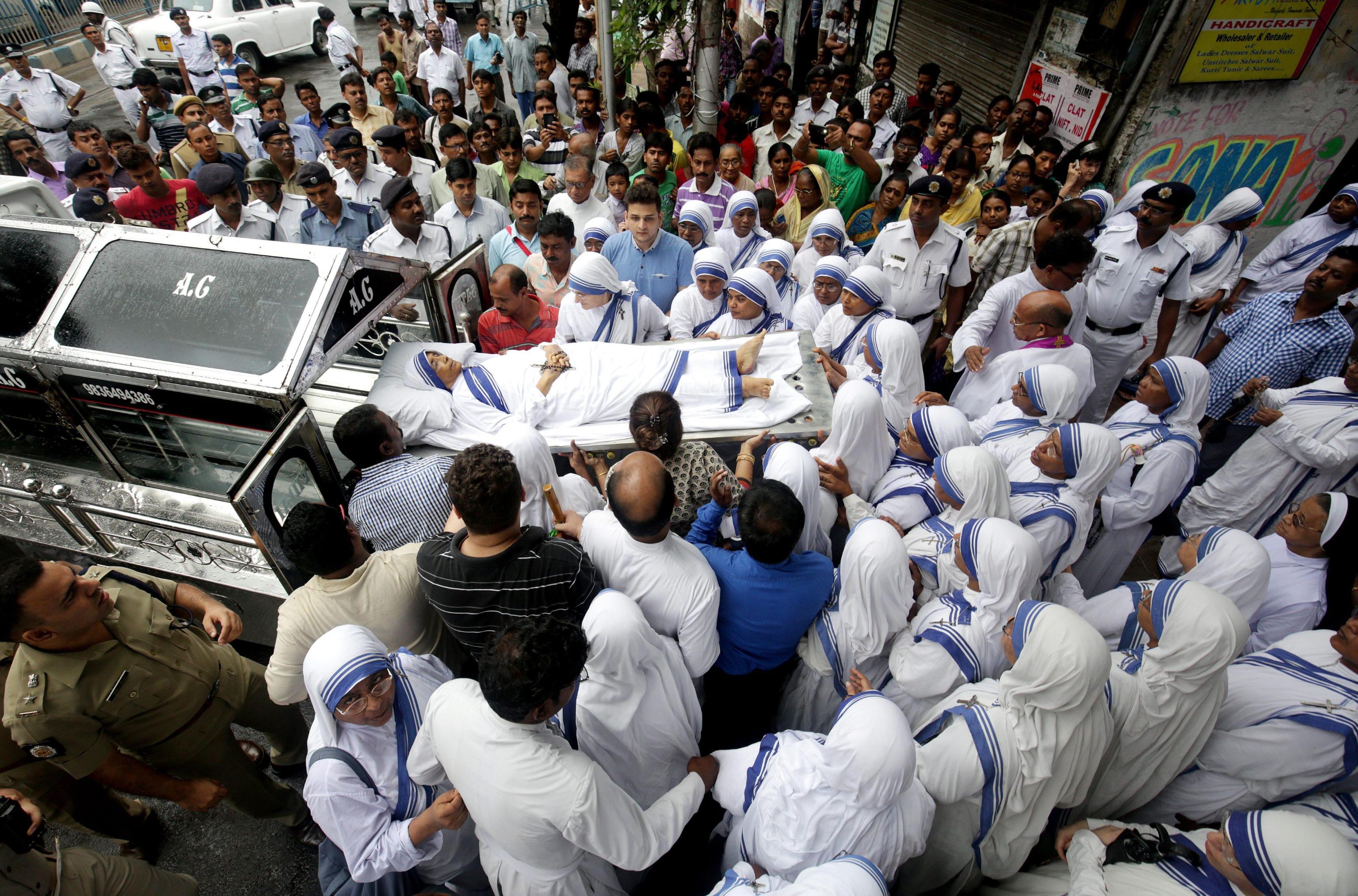 Nuns carry the body of Sister Nirmala outside Mother House during preparations for the funeral in Calcutta