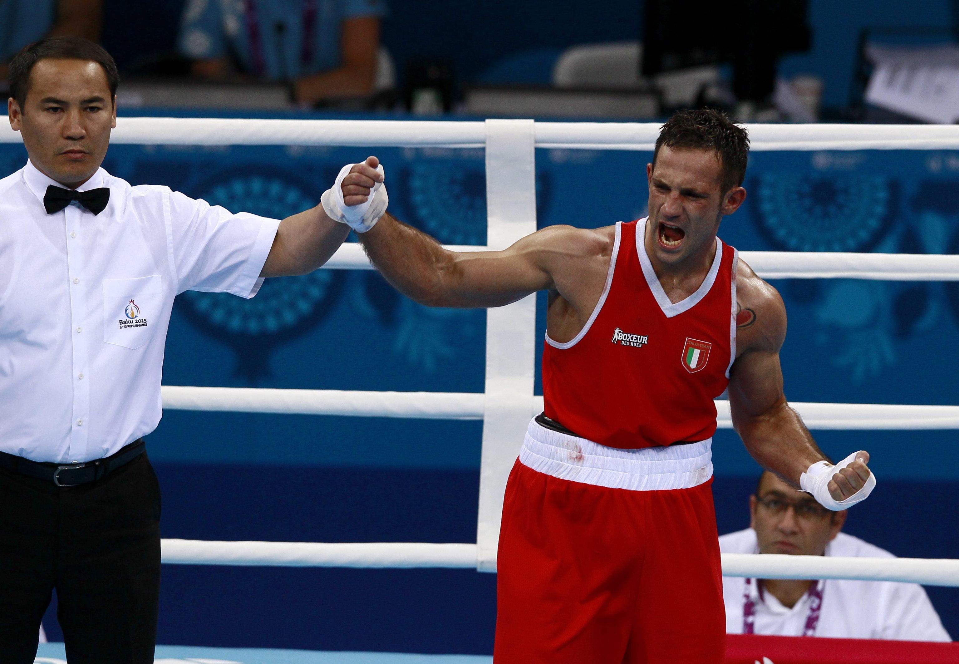 Vincenzo Mangiacapre celebrates victory in men's semi final at the 2015 European Games in Baku
