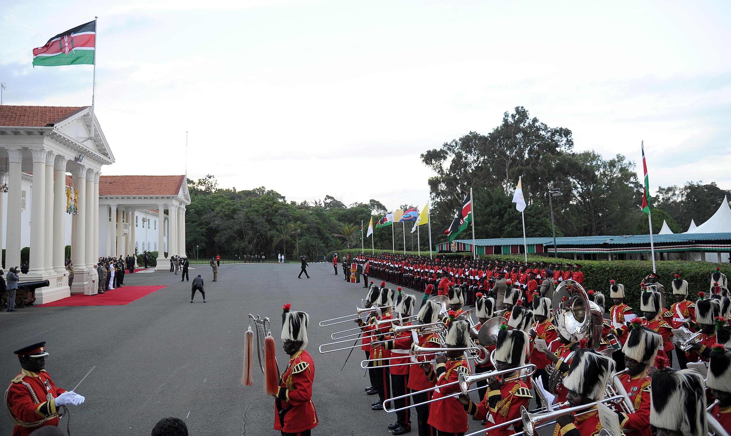Pope Francis attends a welcome ceremony at the State House in Nairobi with Kenya's president Uhuru Kenyatta (2 L) at the State House in Nairobi