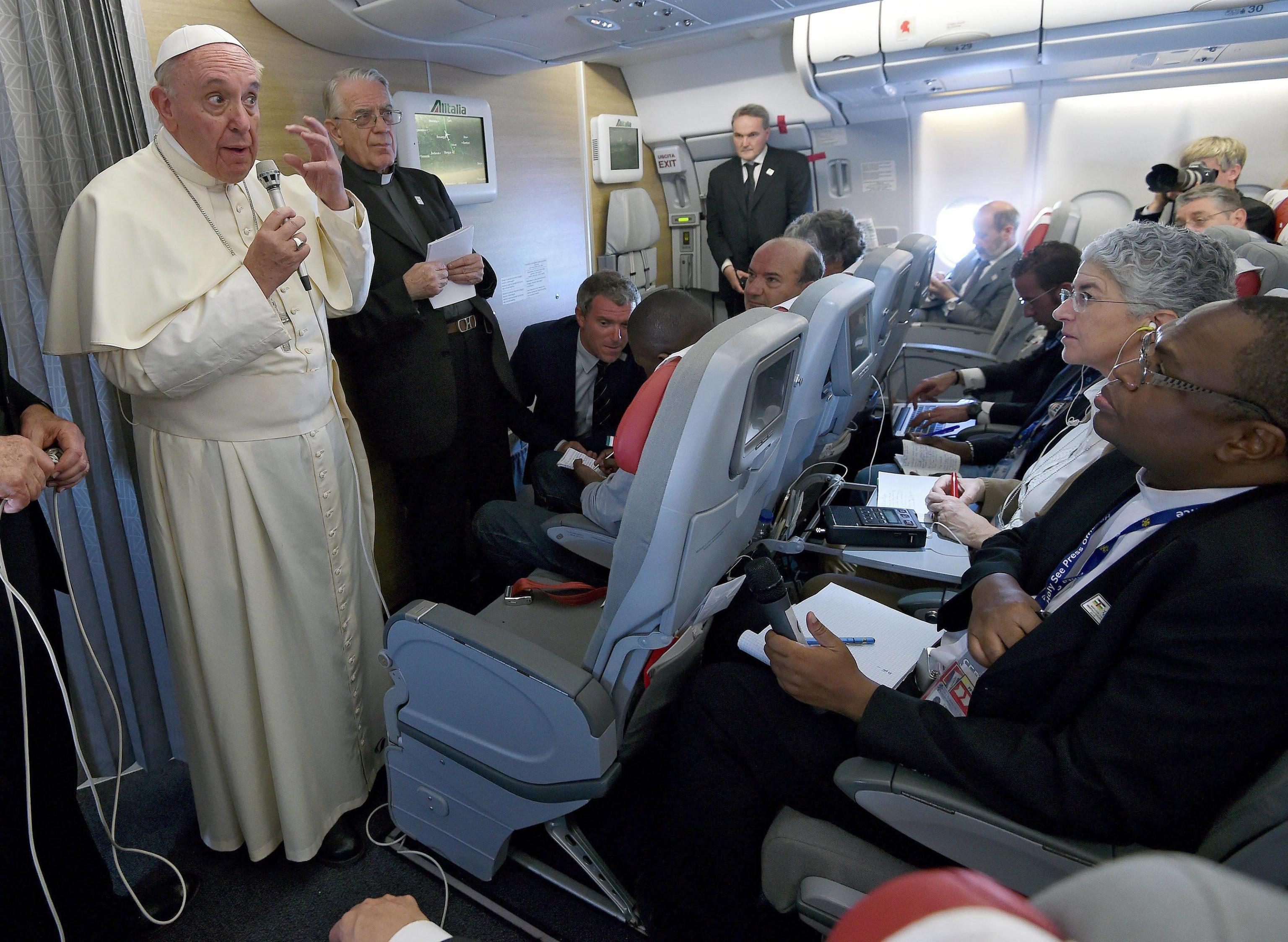 Pope Francis' homeflight from Bangui to Rome