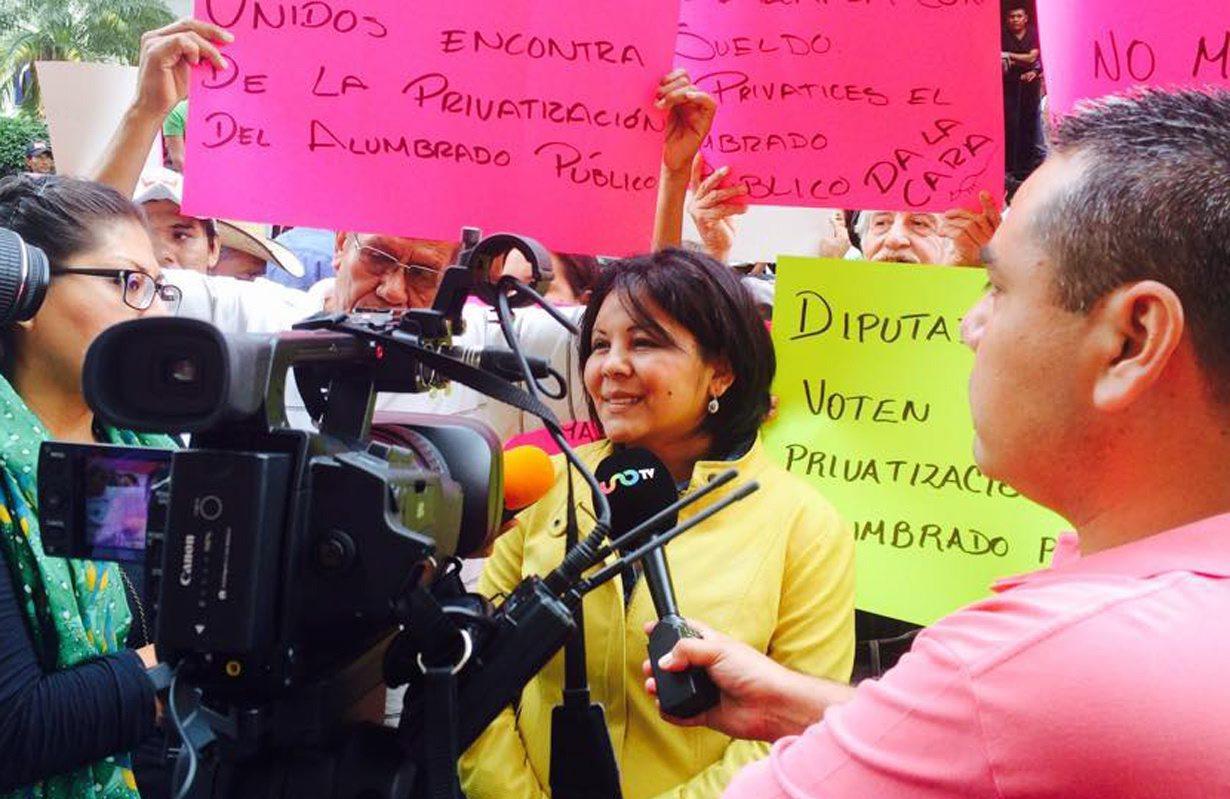 A handout picture provided on 02 January 2016 shows Mayor of municipality of Temixco Gisela Mota (C) of the left wing party Partido de la Revolucion Democratica (PRD)
