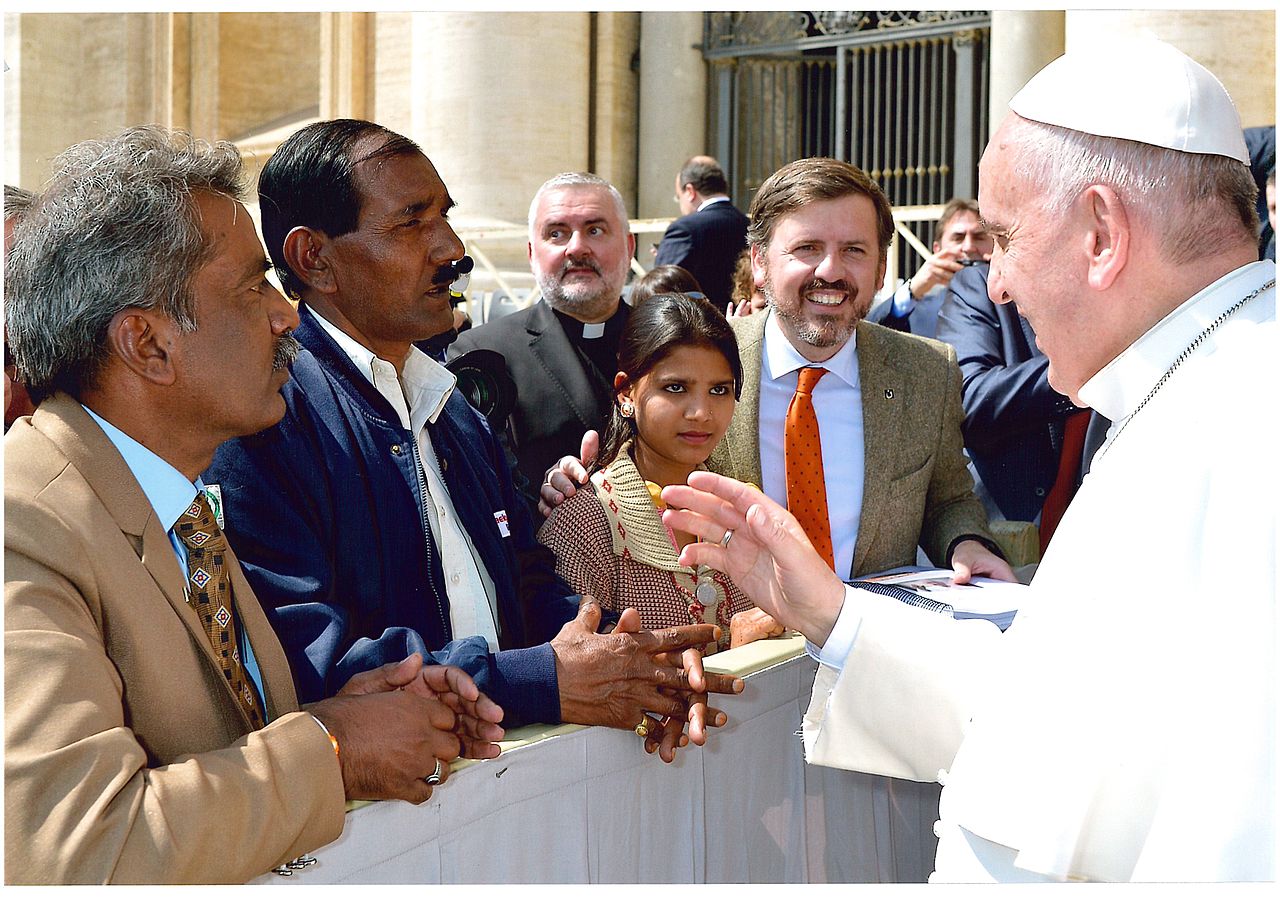 Pope Francis meets husband and daughter of Asia Bibi