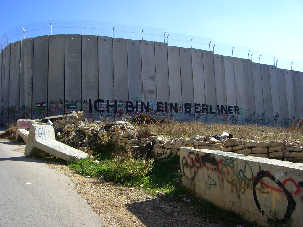 Graffiti on the road to Bethlehem in the West Bank stating "Ich bin ein Berliner"