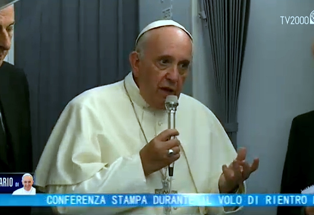Papal briefing in the airplane after the trip in América Latina
