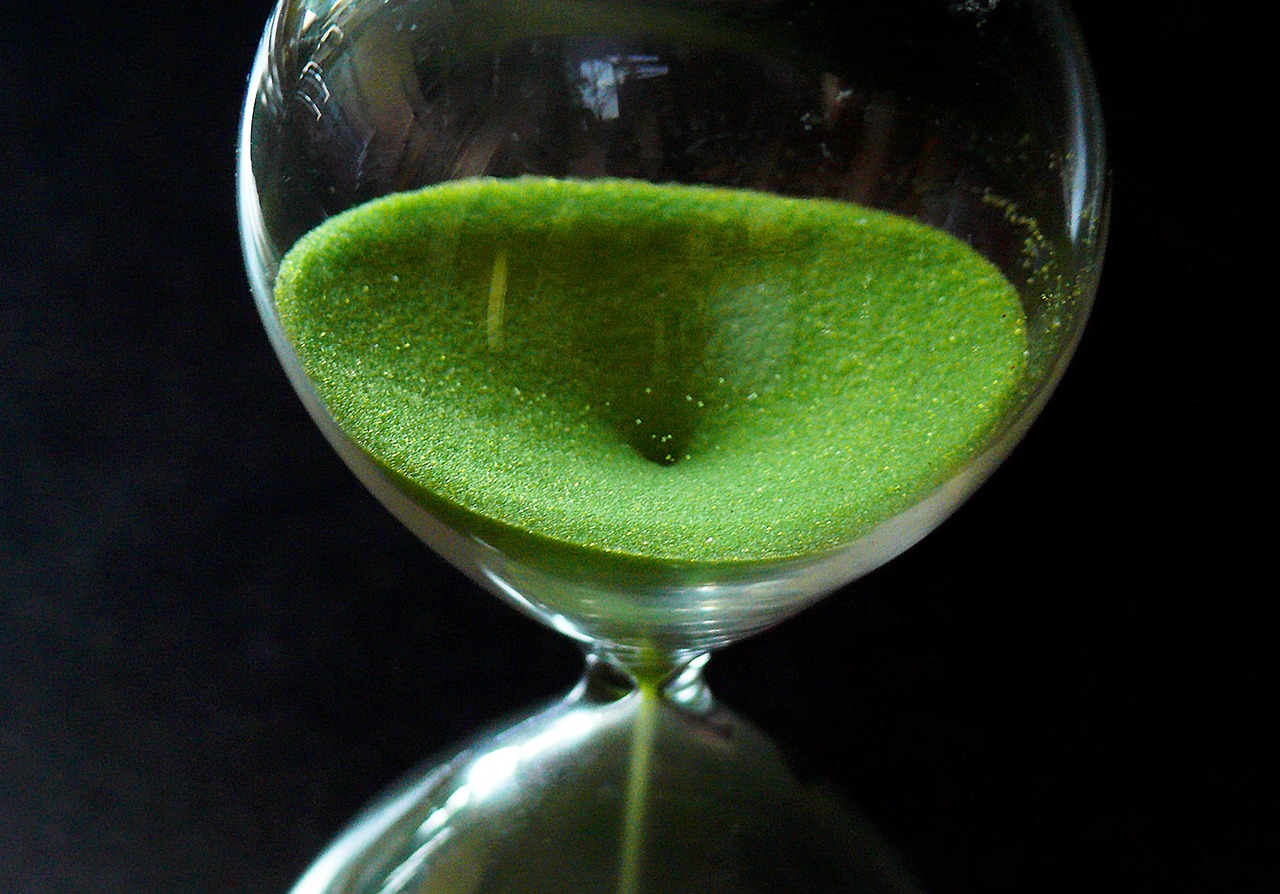 Hourglass or sandglass