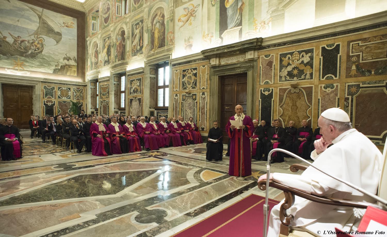 Il Papa riceve in udienza i membri della Rota Romana