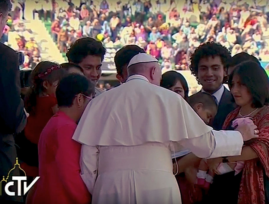 Pope with mexican families